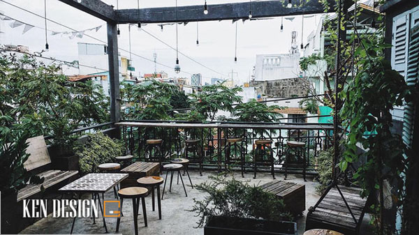 Quán cafe Sài Gòn ban công: Nếu bạn đang tìm kiếm một quán cà phê để tận hưởng không khí Sài Gòn sôi động thì đừng bỏ qua quán cà phê Sài Gòn mới nổi với ban công đầy ấn tượng. Chúng tôi cam kết sẽ mang đến cho khách hàng một trải nghiệm tuyệt vời cùng hương vị độc đáo của cà phê Sài Gòn.