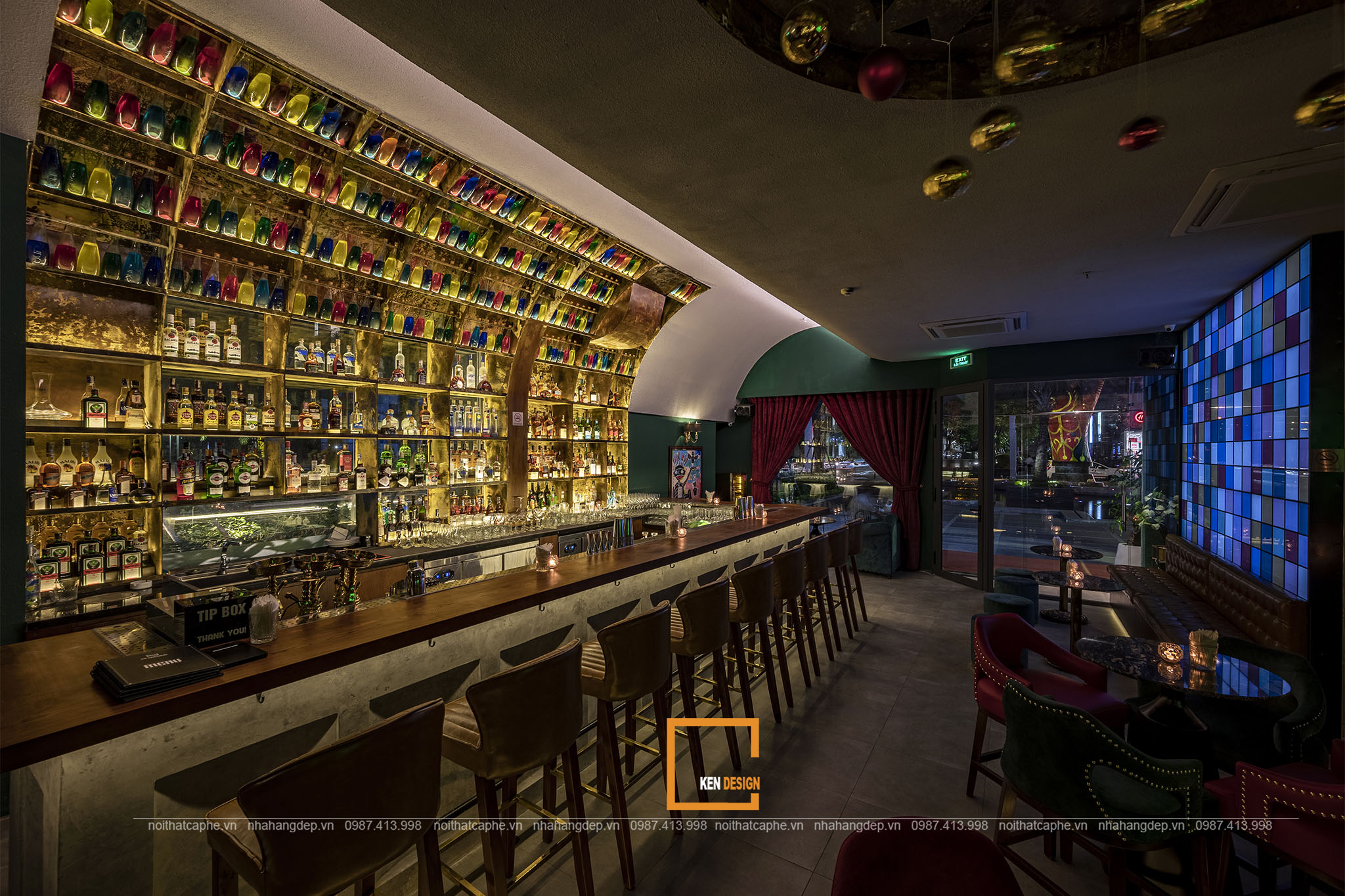 thiết kế quầy rượu bar lounge cong vòm